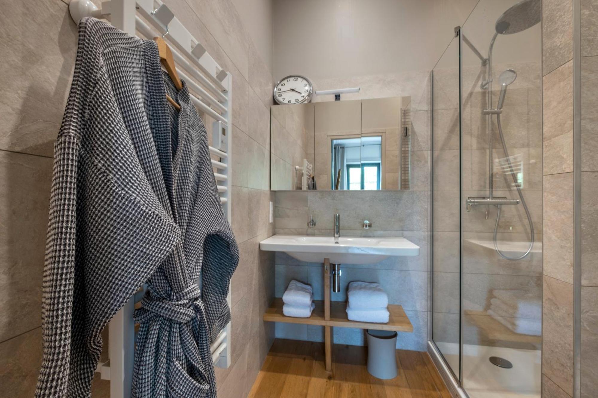 Escale Rochelaise, Gite Urbain Avec Spa Bain Nordique Et Sauna Tonneau Ла-Рошель Экстерьер фото